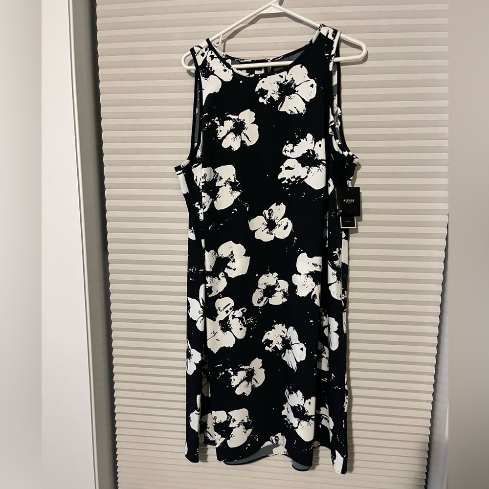 NWT. 18W. Adorable Alfani Spring/Summer Dress.